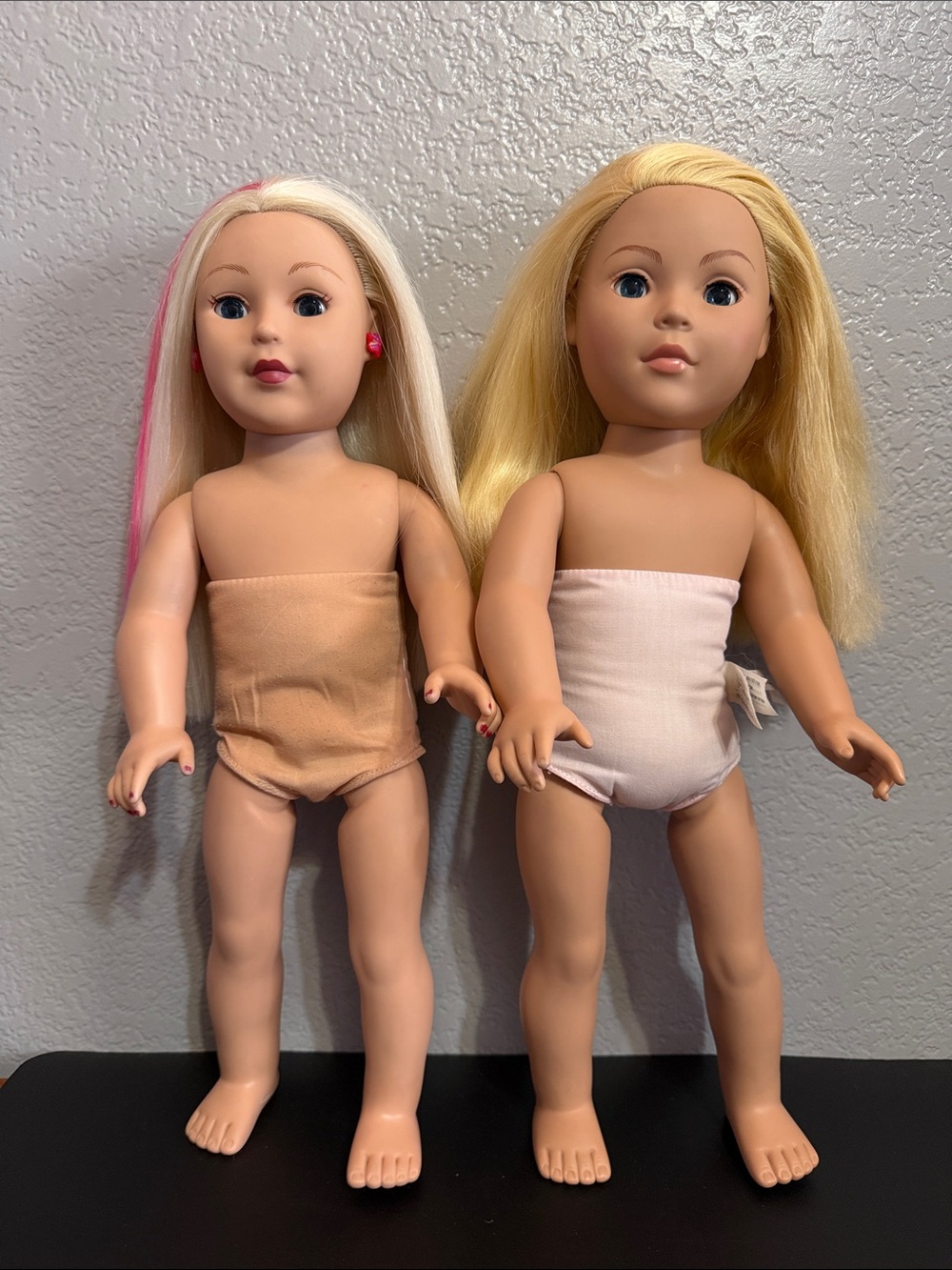 Madame Alexander 2009 Dolls Blonde with Blue Eyes Pink Streaks